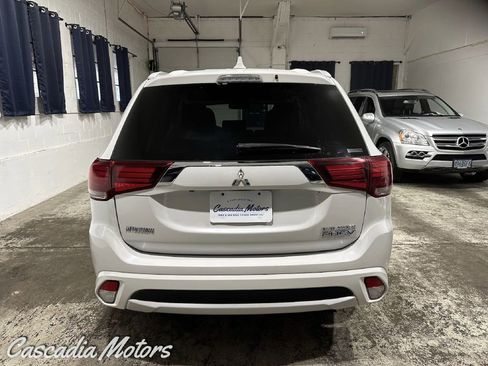 Used 2018 Mitsubishi Outlander SEL AWD/4WD image 6
