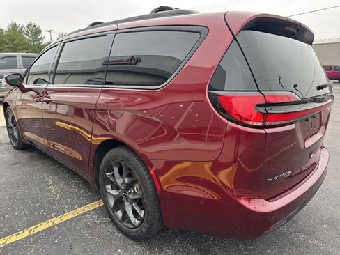 Used 2022 Chrysler Pacifica Limited w/ S Appearance Package image 8