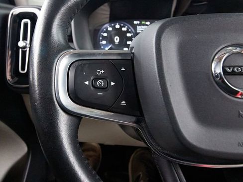 Used 2019 Volvo XC40 T5 Momentum AWD/4WD image 15
