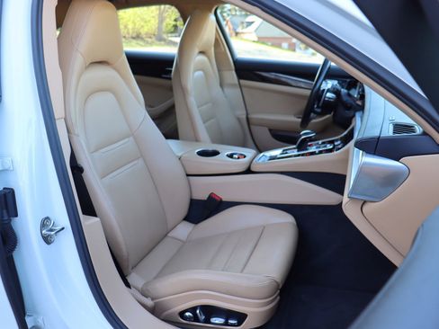 Used 2018 Porsche Panamera 4 w/ Premium Package Plus AWD/4WD image 20