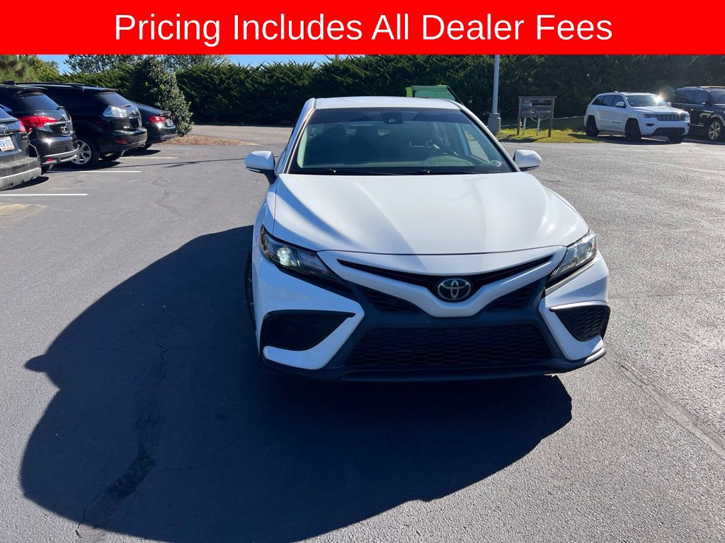 Used 2022 Toyota Camry SE FWD image 11
