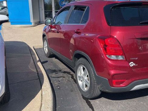 Used 2019 Chevrolet Trax LT FWD image 2