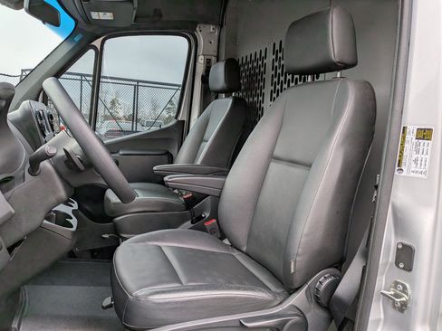 Used 2023 Mercedes-Benz Sprinter 2500 image 16