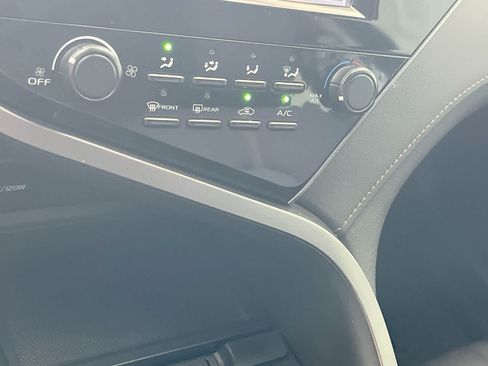 Used 2019 Toyota Camry LE FWD image 19