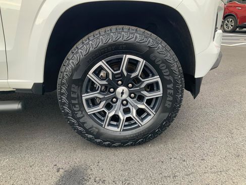 Used 2023 Chevrolet Colorado Z71 w/ Z71 Convenience Package 2 image 9