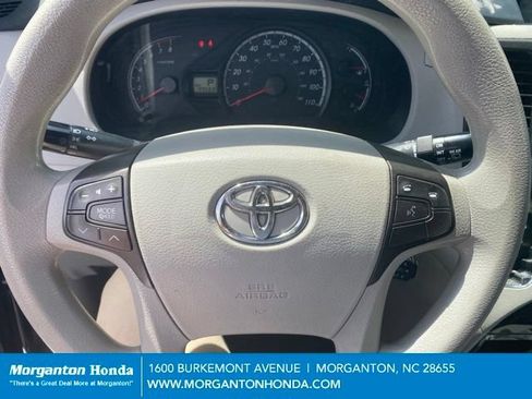 Used 2013 Toyota Sienna LE FWD image 5