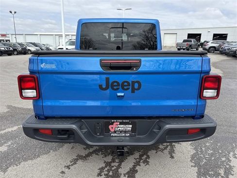 Used 2025 Jeep Gladiator Sport image 4