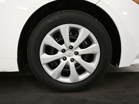 Used 2022 Toyota Corolla LE image 9