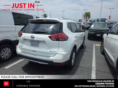 Used 2017 Nissan Rogue SV AWD/4WD image 2