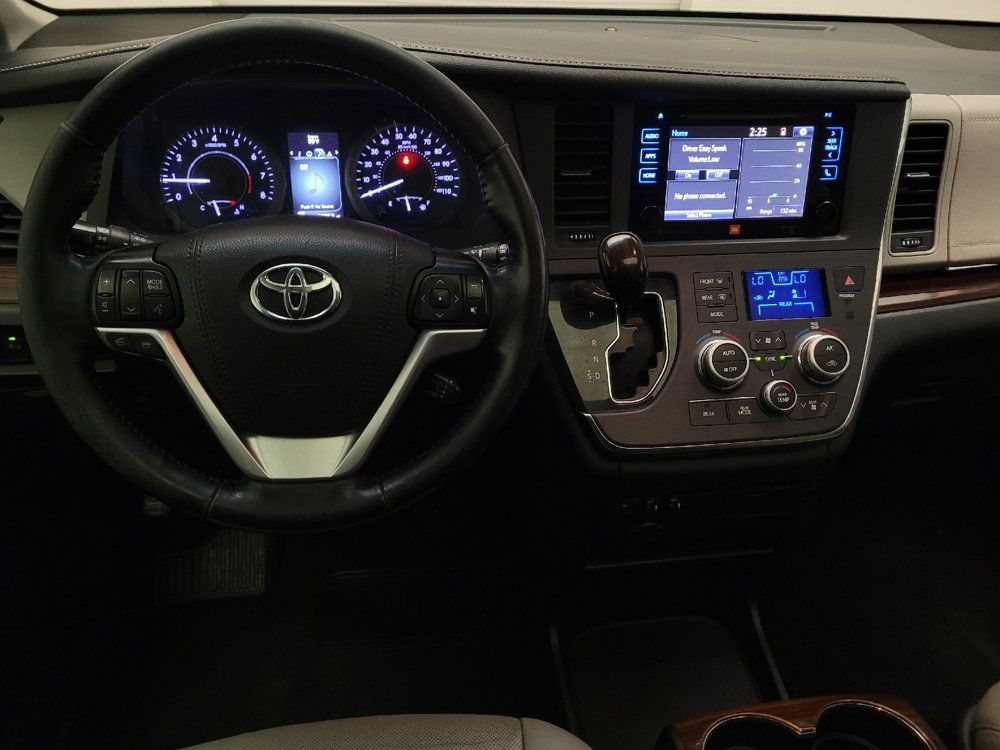 Used 2017 Toyota Sienna AWD image 22