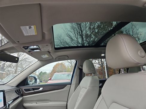 New 2025 Volkswagen Atlas SEL image 8