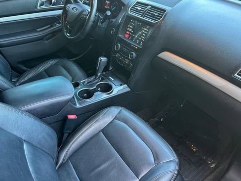 Used 2017 Ford Explorer XLT w/ Equipment Group 202A FWD image 15