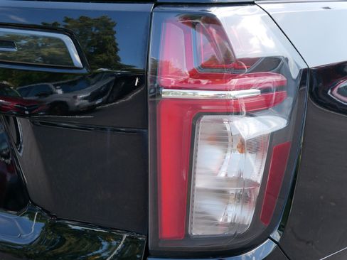 Used 2022 Chevrolet Suburban Z71 w/ Z71 Off-Road Package AWD/4WD image 17