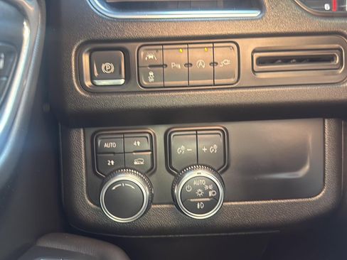 Used 2021 GMC Yukon XL SLT w/ SLT Luxury Package AWD/4WD image 19