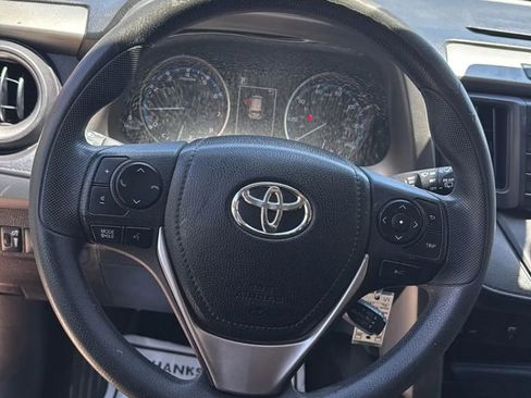 Used 2018 Toyota RAV4 LE FWD image 16