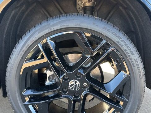 New 2026 Volkswagen Tiguan SE R-Line AWD/4WD image 8