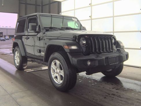 Used 2021 Jeep Wrangler Sport S image 3