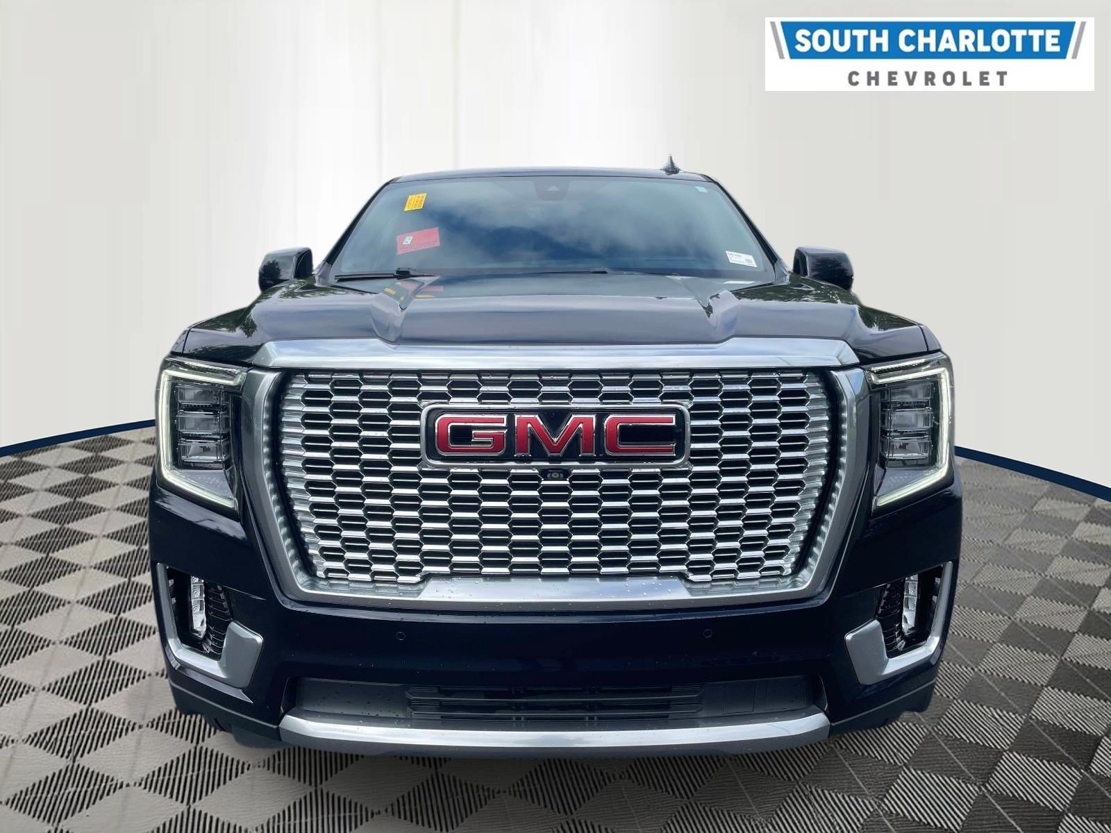 Used 2021 GMC Yukon XL Denali w/ Denali Premium Package AWD/4WD image 2