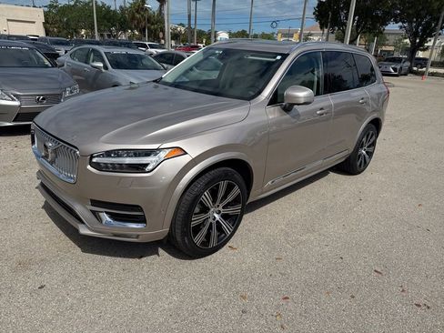 Used 2025 Volvo XC90 B5 Plus w/ Protection Package Premier AWD/4WD image 15