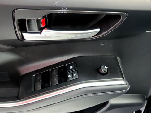 Certified 2021 Toyota Highlander XLE image 28