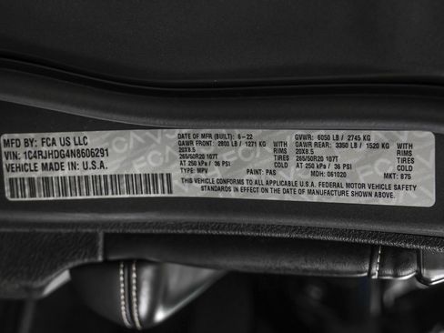 Used 2022 Jeep Grand Cherokee Overland w/ Luxury Tech Group IV AWD/4WD image 55