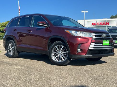 Used 2019 Toyota Highlander XLE image 1