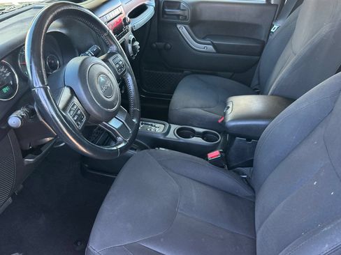 Used 2018 Jeep Wrangler Sport w/ Connectivity Group AWD/4WD image 10