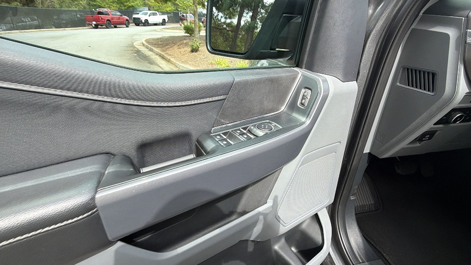 Used 2025 Ford F150 XLT w/ Equipment Group 301A Standard AWD/4WD image 15