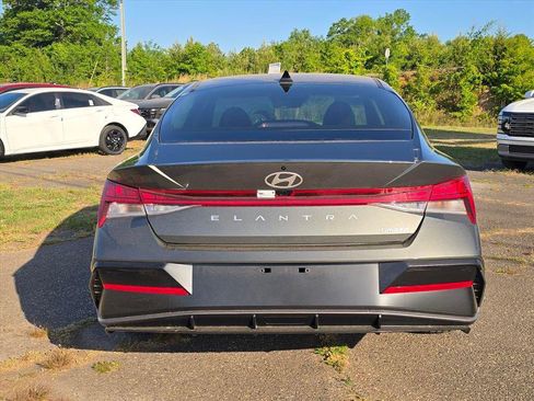 New 2026 Hyundai Elantra Limited FWD image 4