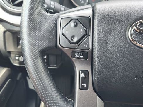 Used 2022 Toyota Tacoma TRD Off-Road w/ Technology Package AWD/4WD image 27