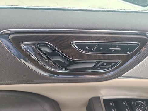 Used 2020 Lincoln Continental Reserve w/ Luxury Package image 20