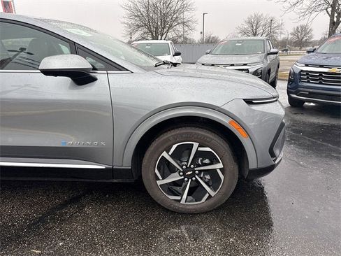 New 2025 Chevrolet Equinox EV LT image 33