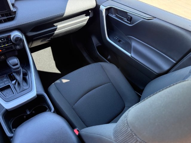 Used 2024 Toyota RAV4 LE FWD image 23