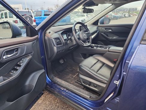 Used 2023 Nissan Rogue SV w/ SV Premium B Package image 10