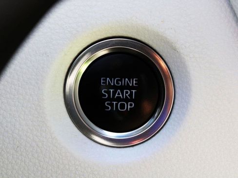 Used 2025 Toyota Corolla SE image 22