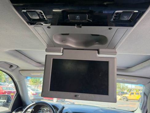 Used 2018 Chevrolet Suburban LT AWD/4WD image 16