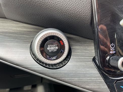 Used 2024 Jeep Wagoneer Series II w/ Flexible Seating Group image 31