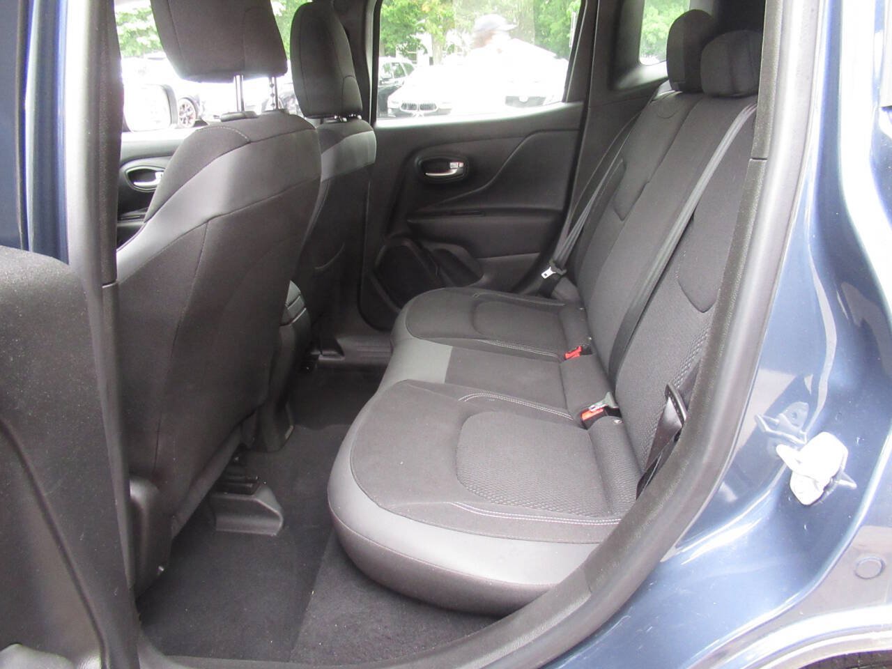 Used 2023 Jeep Renegade Latitude w/ Premium Group AWD/4WD image 14