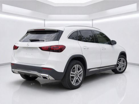 Used 2021 Mercedes-Benz GLA 250 4MATIC image 4