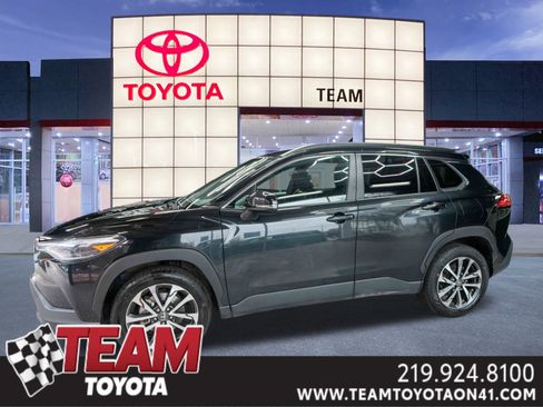 Used 2023 Toyota Corolla Cross XLE image 1