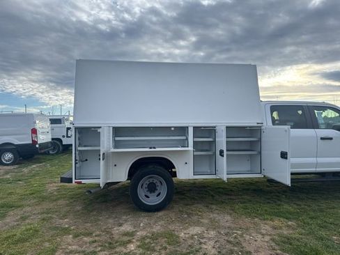 New 2026 Ford F550 4x4 Crew Cab image 10