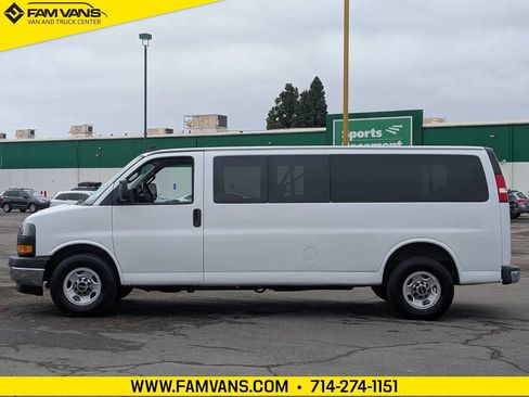 Used 2018 GMC Savana 3500 LT w/ LT Preferred Equipment Group RWD image 5