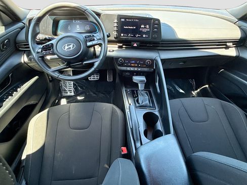 Used 2025 Hyundai Elantra Sport image 15