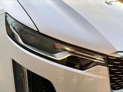 Used 2023 Cadillac XT6 Premium Luxury image 29