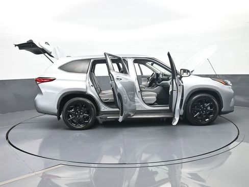 Used 2022 Toyota Highlander L image 73