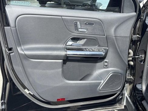 Used 2021 Mercedes-Benz GLA 250 4MATIC image 11