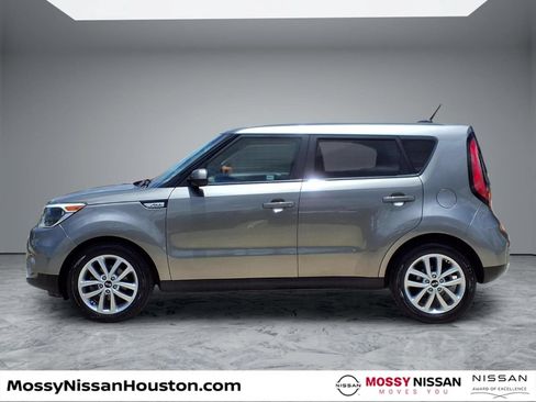 Used 2017 Kia Soul + FWD image 5