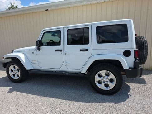 Used 2015 Jeep Wrangler Unlimited Sahara w/ Connectivity Group AWD/4WD image 8