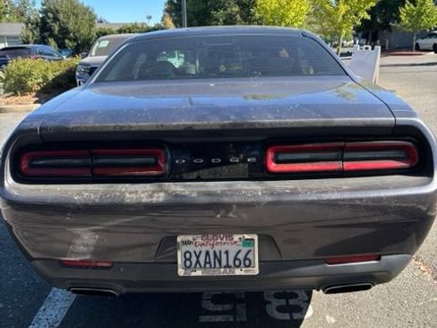 Used 2017 Dodge Challenger SXT RWD image 4