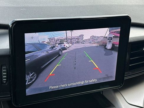 Used 2023 Ford Explorer XLT image 22